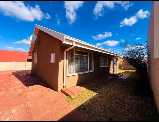 3 BEDROOM HOUSE FOR SALE IN SEBOKENG ZONE 14